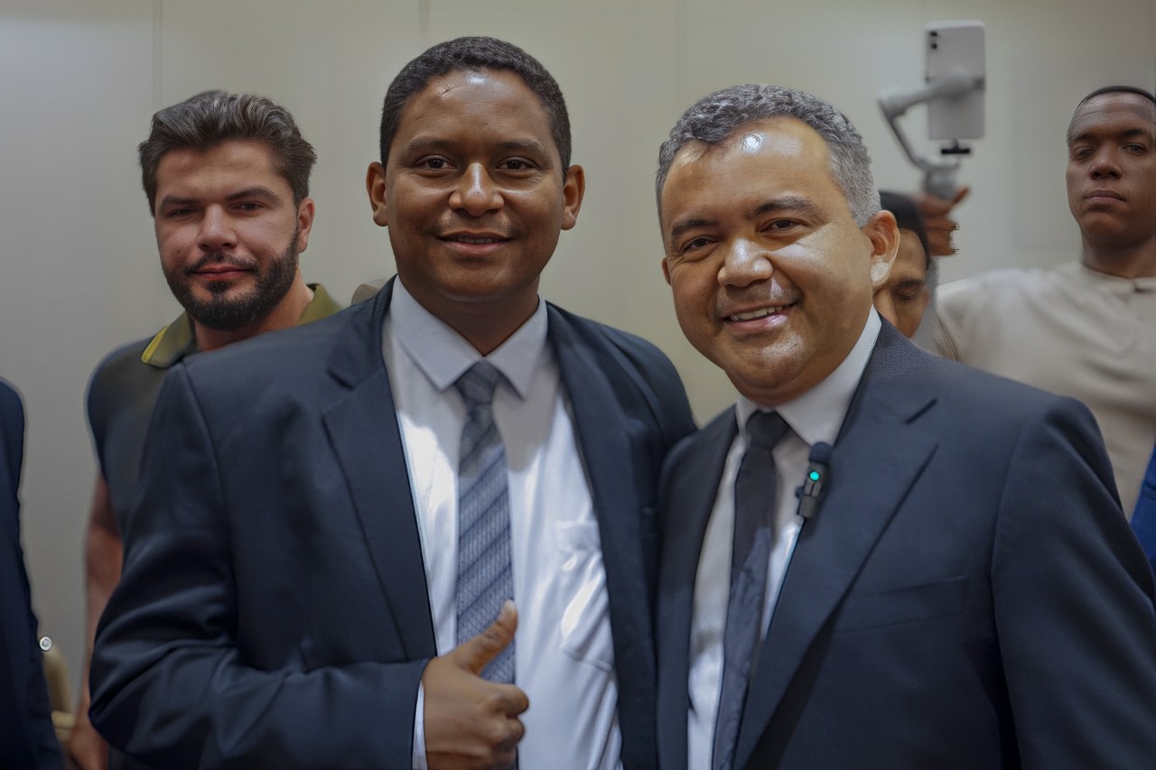 Joerdson Rodrigues ao lado do Deputado Federal Cleber Verde na sua cerimônia de filiação ao MDB.jpeg