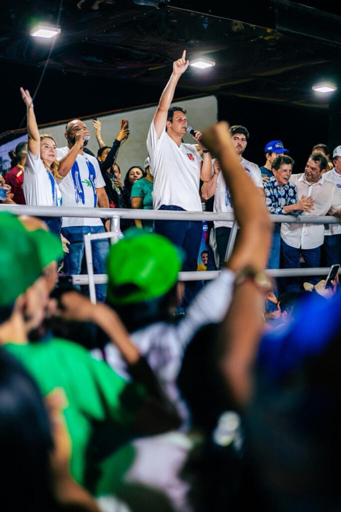 Em Bacabal, “Arrastão da Vitória” com time de Roberto Costa reúne multidão em apoio a Orleans Brandão